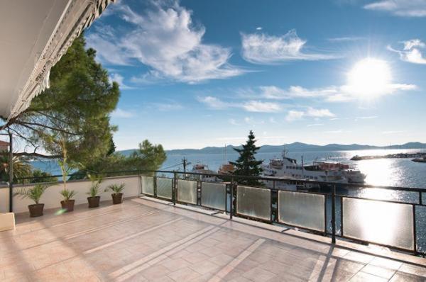 Amazing Seaview Apartment With A Balcony Near The Beach - Kneza Trpimira I ซาดาร์ ภายนอก รูปภาพ